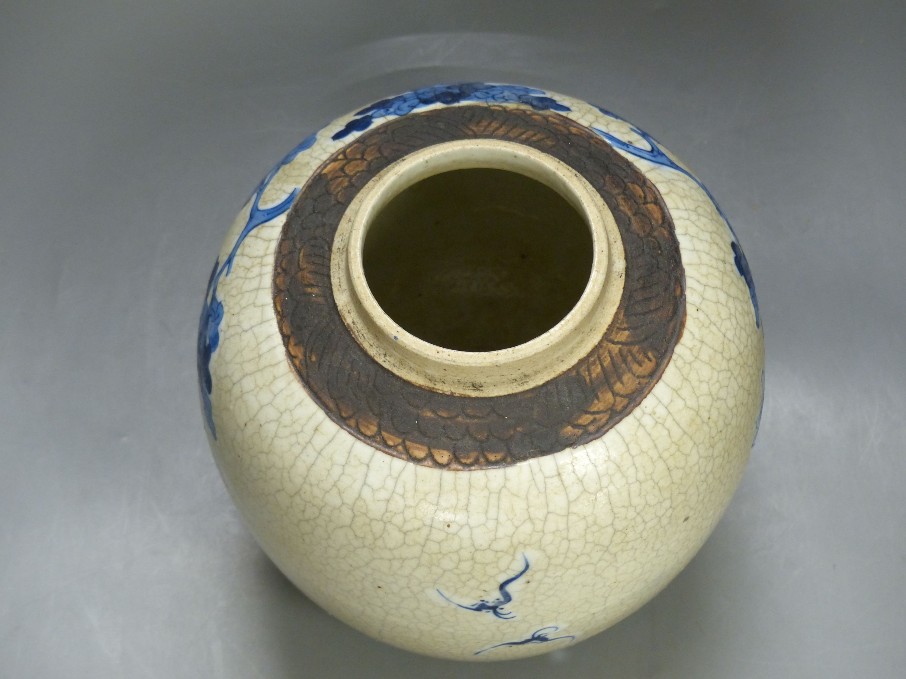 A 19th century/early 20th century Chinese blue and white crackle glaze jar, height 22cm